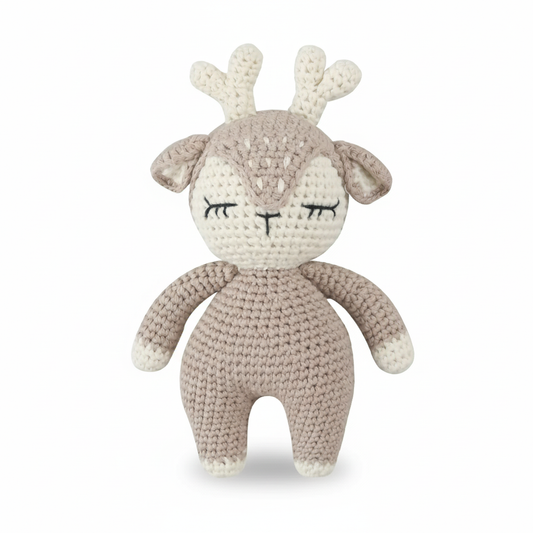 Peluche faon endormi en crochet – Fait main, douce et unique